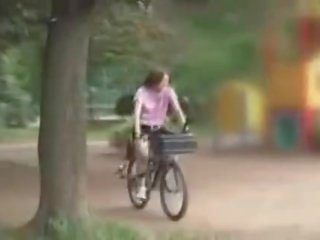 اليابانية lassie استمنى في حين ركوب الخيل ل specially modified قذر فيلم دراجة هوائية!