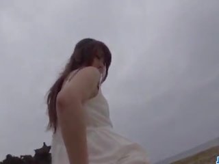 Mayuka akimoto filma nuo jos plaukuotas twat į lauke scenos