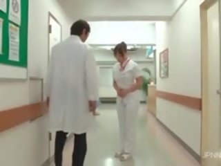 Hård upp och så fascinating asiatiskapojke sjuksköterska part1