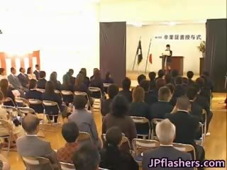 Ιαπωνικό ομορφιά κατά την διάρκεια graduation