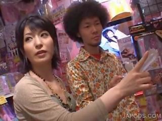 Japanese enchantress gets hairy twat vibed in a