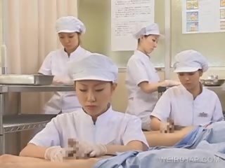 Japonsko medicinska sestra srkanje prihajanje ven od obrnil na kurac