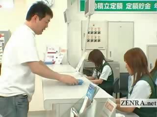Bisarrt bystiga japanska posta kontors offentlig bekläs kvinnlig naken hane titjobb